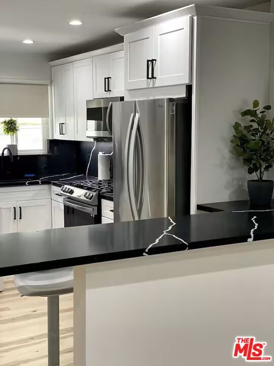 Foto del edificio - 8704 Dorrington Ave