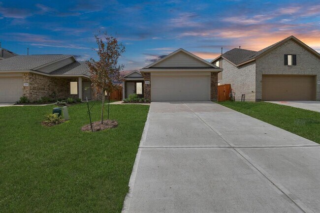 Building Photo - 1615 Windrose Bnd