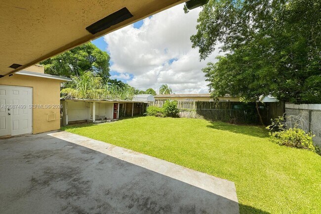 Foto del edificio - 3611 NW 194th Terrace