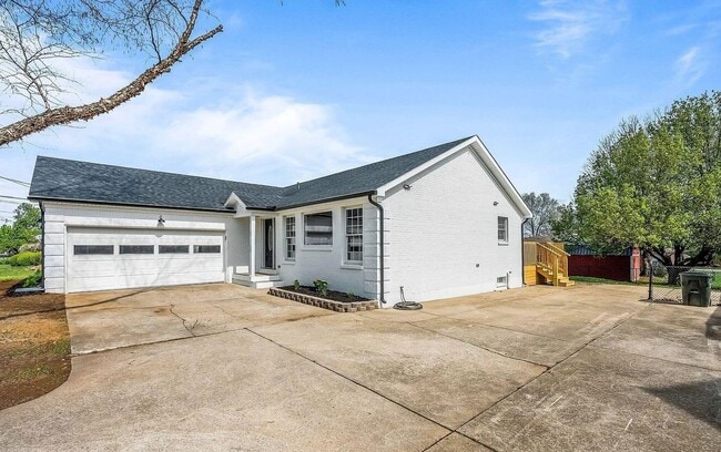 Building Photo - 400 Newman Way