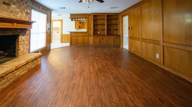 Foto del edificio - 5507 Slashwood Ln