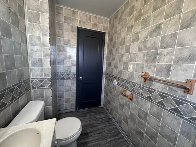 Building Photo - 1005 Giddings-