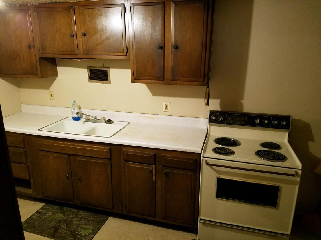 Kitchen - 404 W Stephenson St