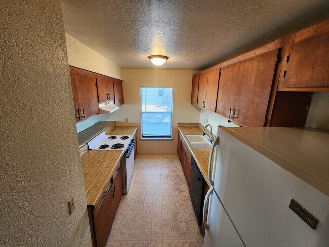 Foto del edificio - 2048 Swazey St