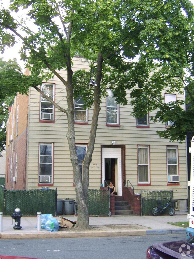 Primary Photo - 8919 129th St