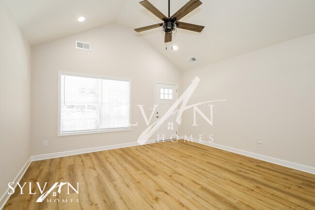 Foto del edificio - Lease today! No extra charge for contentme...