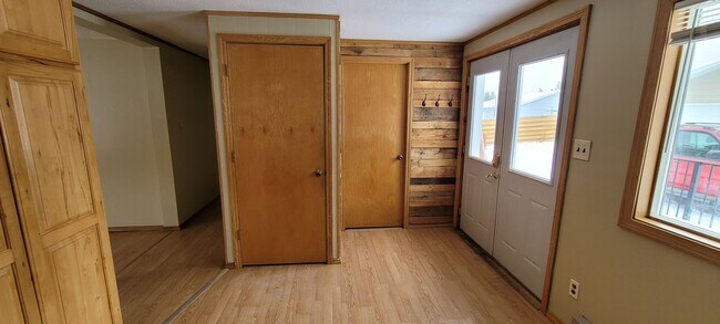 Foto del edificio - Spacious 4 Bedroom home