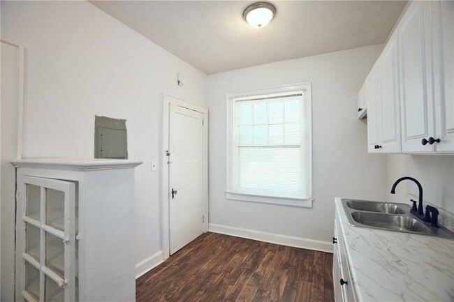 Building Photo - 499 8th St NE