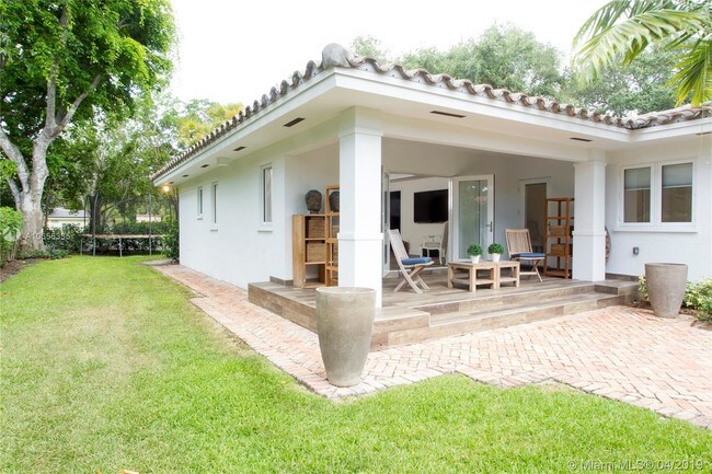 Building Photo - 6925 Tordera St