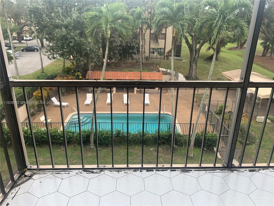 Foto del edificio - 6361 N Falls Cir Dr