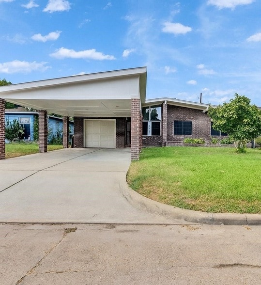 Photo - 5627 Southbrook Dr House