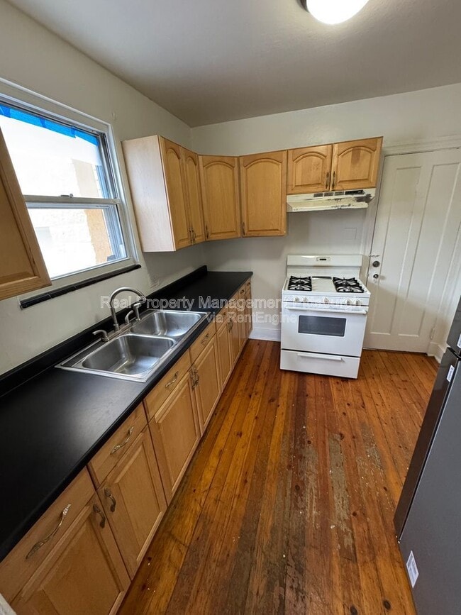 Building Photo - 4 Amherst Ave