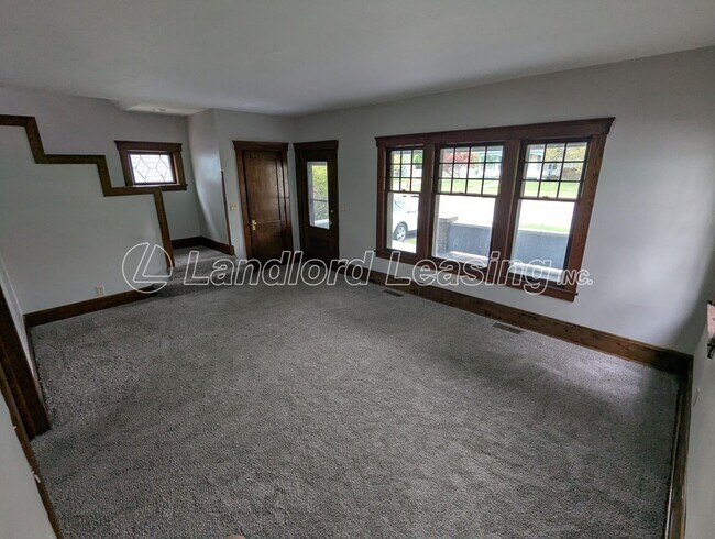 Foto del edificio - For Sale Land Contract - $129,900 EZ BUY P...