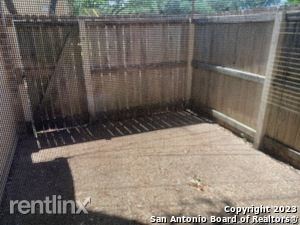 Building Photo - 2 br, 1.5 bath Townhome - 309 W Highland Dr