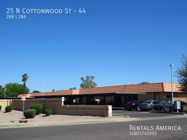 Building Photo - 2 Master Bedrooms in Fully Remodeled, Sing...
