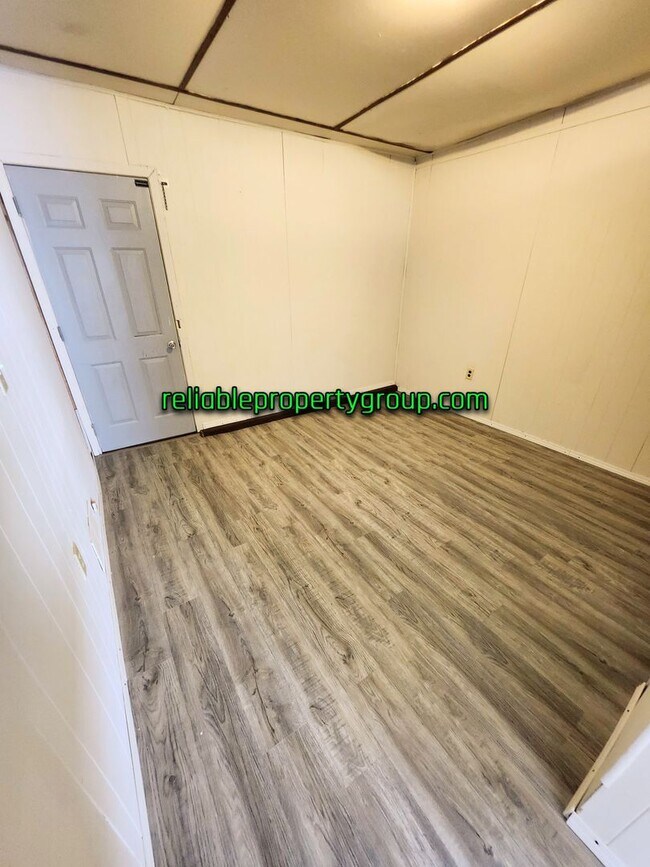 Building Photo - New Listing in Fort Wayne