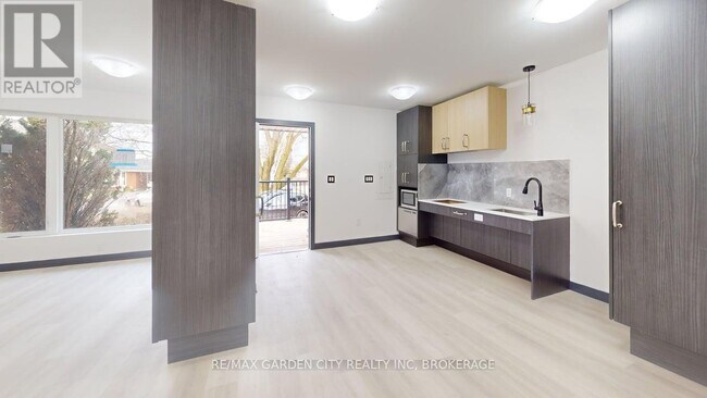 Photo du bâtiment - 670 Upper Wellington St