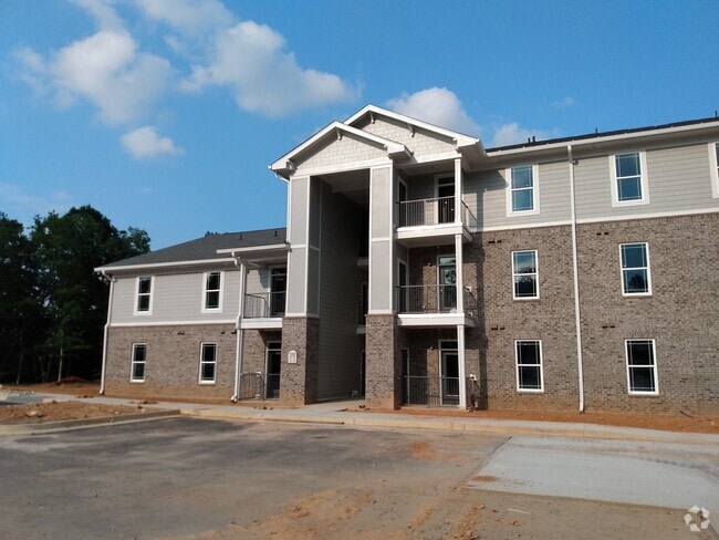 Building Photo - Peaks of Dahlonega
