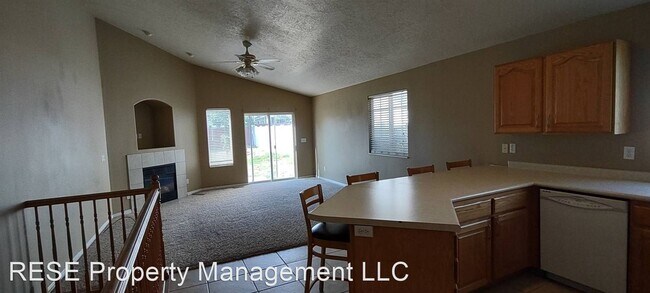 Building Photo - 2037 Hidden Village Cir