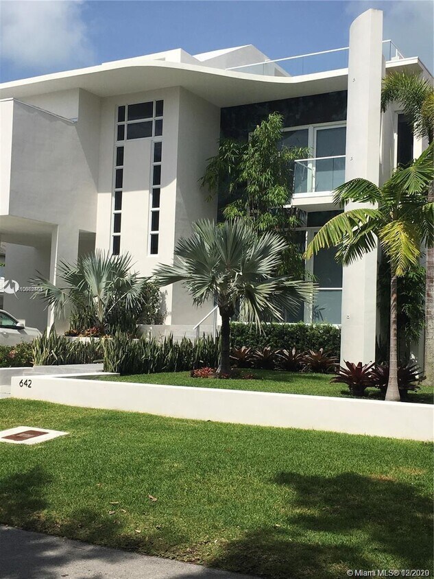 Foto principal - 642 Hampton Ln