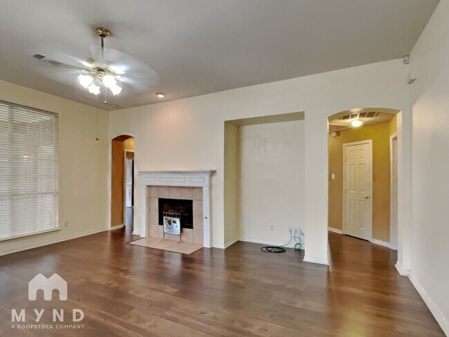 Building Photo - 8349 Everglades Cir