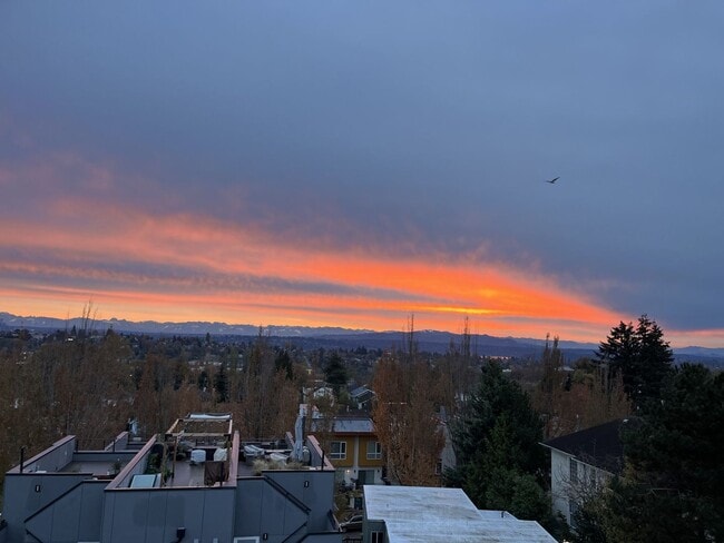Beacon Hill Townhome - Beacon Hill Townhome