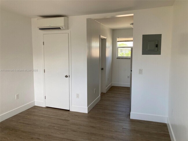 Foto del edificio - 1815 NW 1st Ct