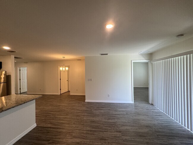 Foto del edificio - 26533 Sandhill Blvd