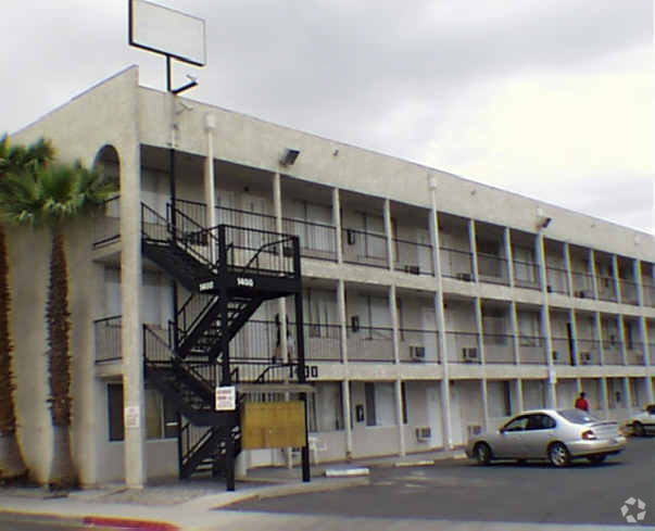 Building Photo - Avalon Arms Apartments