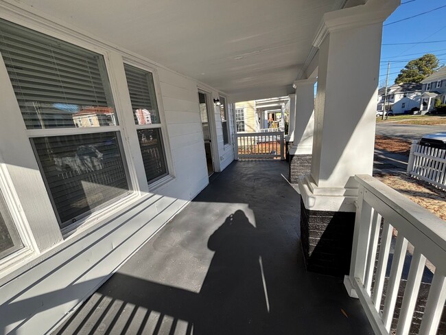 Building Photo - Beautifully renovated four bedroom, three ...