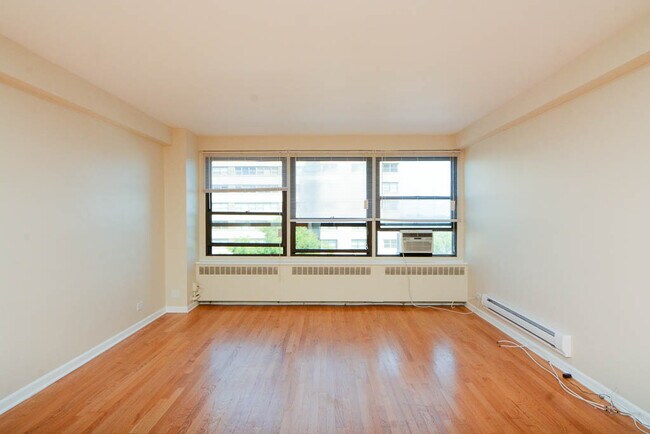 Foto del edificio - 4180 N Marine Dr