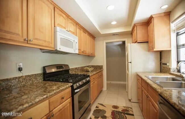 Building Photo - 2 br, 2 bath Condo - 130 Monterey Rd Unit 111