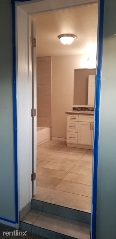 Primary Photo - Studio, 1 bath Apartment - 4136 Columbia Ave