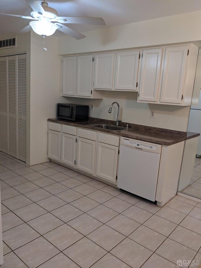 Building Photo - 1806 Edison Glen Terrace