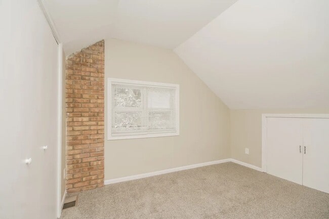 Building Photo - 5241 Lee St