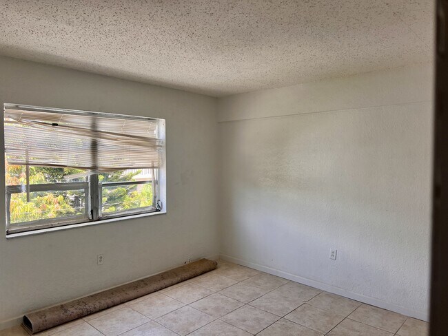 Foto del edificio - 1821 NE 168th St
