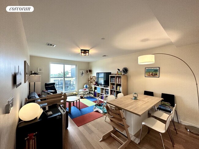 Foto del edificio - 1251 E 19th St