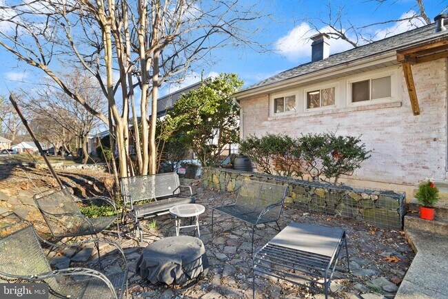 Building Photo - 2444 S Culpeper St