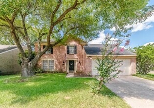 Building Photo - 6015 Henniker Dr