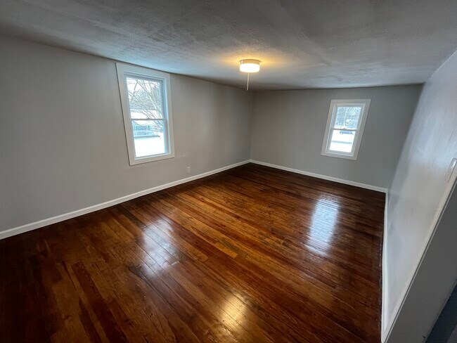 Large living room 15x25 - 205 Wright Ave