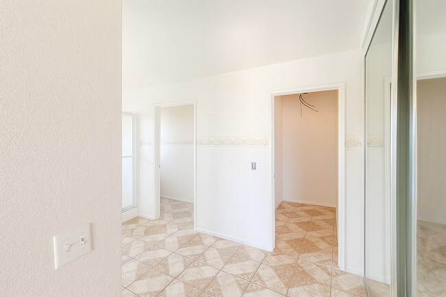 Foto del edificio - 5625 Churchill Ct