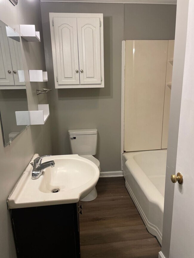 Foto del edificio - 2 bed 1 bath duplex