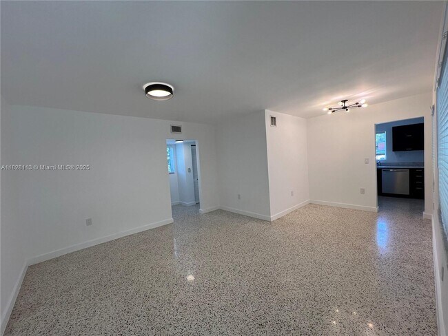 Foto del edificio - 531 NE 82nd Terrace
