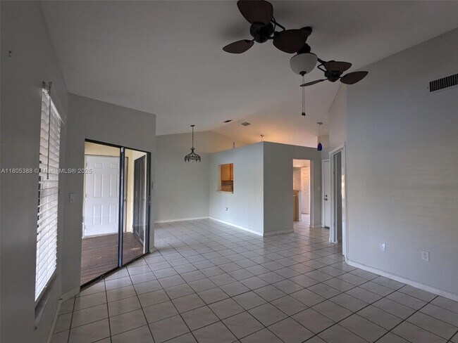 Building Photo - 2711 San Remo Cir