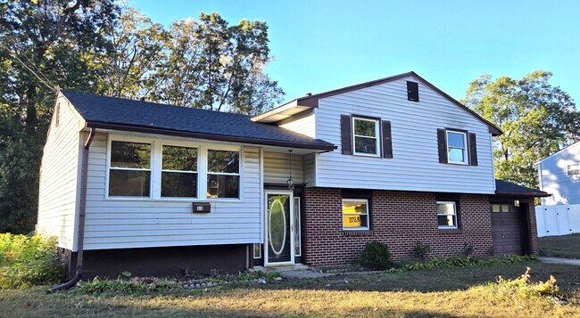Building Photo - Beautifully Updated 4 Bedroom Rental Home