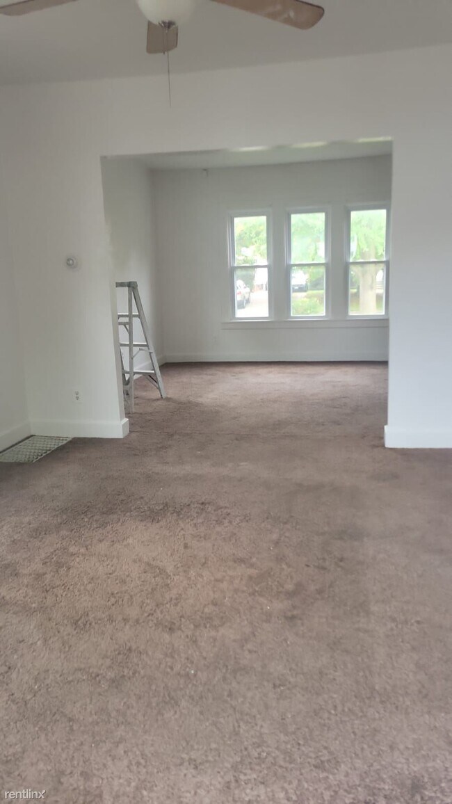 Building Photo - 3 br, 1.5 bath House - 3808 Lockwood Ave