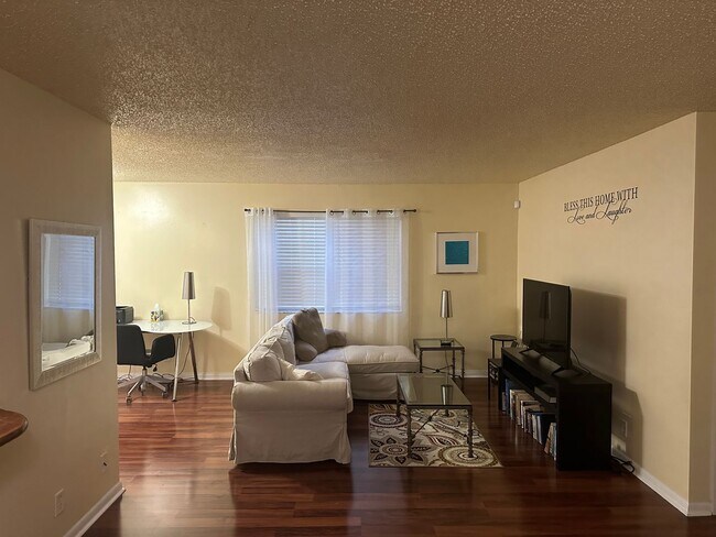 Foto del edificio - Fully Furnished 1-Bedroom Retreat in Windm...