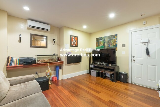 Building Photo - 495-497 Beacon St