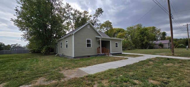 Building Photo - 611 E Spruce St