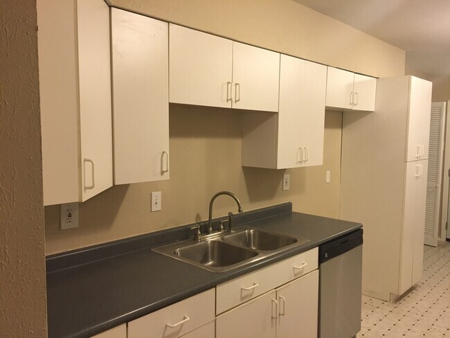 Foto del edificio - 446 Thistle Dr